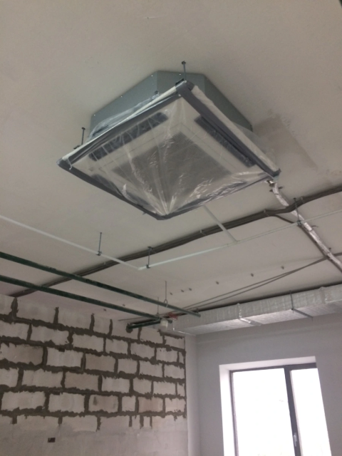 Монтаж кассетных кондиционеров в складе медикаментов