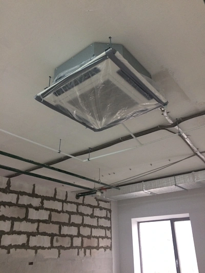 Монтаж кассетных кондиционеров в складе медикаментов